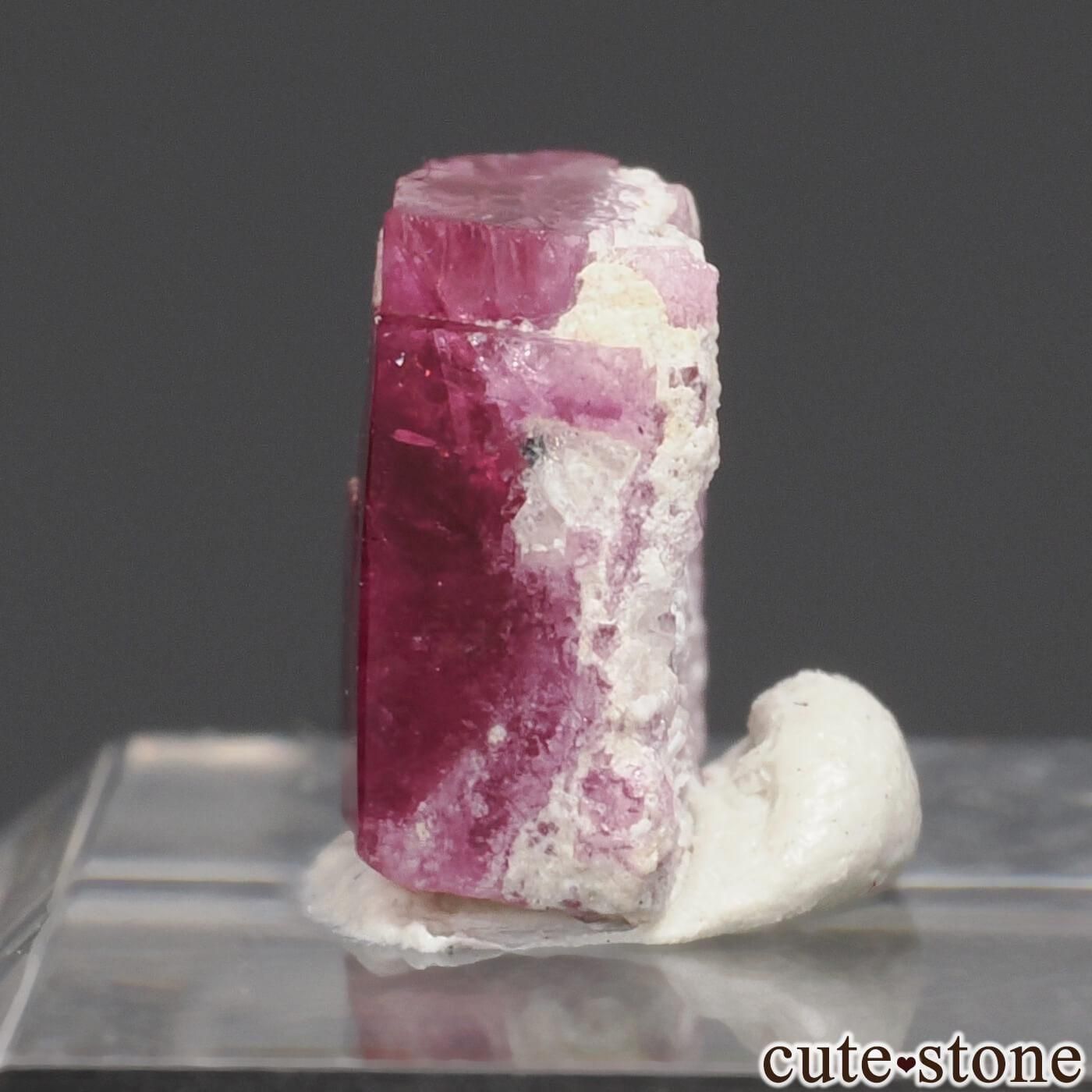 アメリカ ユタ州産 レッドベリルの原石 No.27 - cute stone -