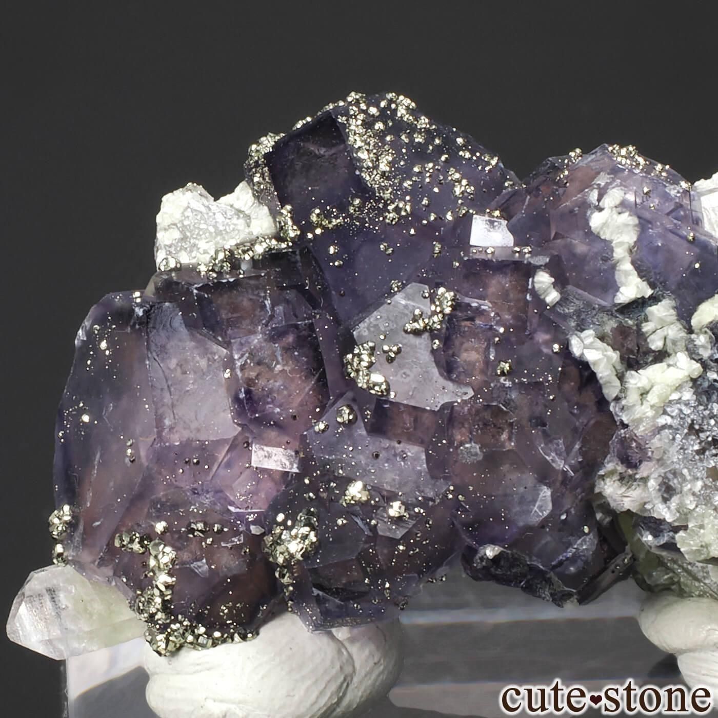 内モンゴル自治区 Yindu産 フローライト＆パイライト＆クォーツの原石