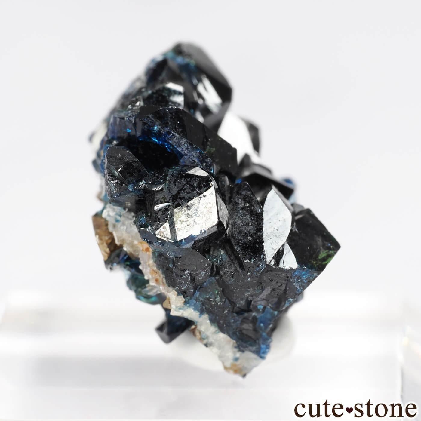 カナダ ユーコン Crosscut Creek産 ラズライト(天藍石)の原石 No.3