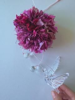 garland with hamming bird