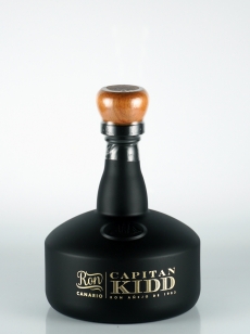 Amazon.co.jp: カピタン・キッド 30年熟成ラム酒 700ml