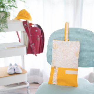 北欧ナチュラル・紫陽花柄のシューズバッグ：白×黄色の商品画像