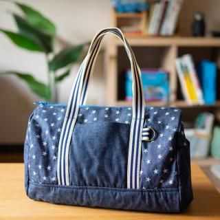 <img class='new_mark_img1' src='https://img.shop-pro.jp/img/new/icons58.gif' style='border:none;display:inline;margin:0px;padding:0px;width:auto;' />初めてのお泊りバッグ：星柄デニムのボストンバッグ　　｜子どもの旅行やお泊まりデビューにぴったりの商品画像