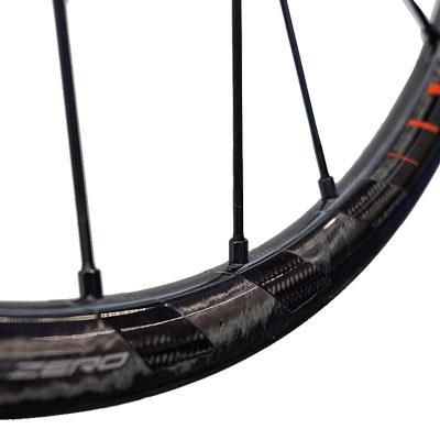 フルクラム　Racing zero carbon disc