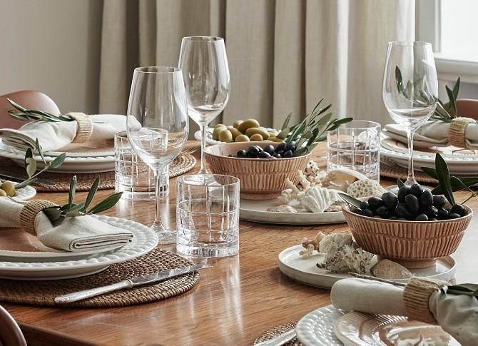 異なるデザインをミックスしても調和する食器