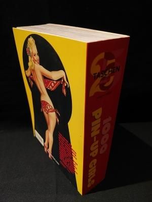 1000 PIN‐UP GIRLS  2008  ペーパーバック 1000 Pinup Girls by Taschen Publishing (2008, Trade