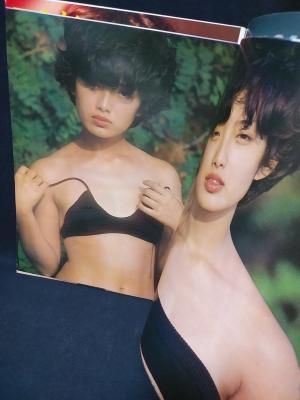 山口百恵写真集『百恵』撮影:篠山紀信 (山口百恵/篠山紀信両名の直筆サイン入り) Yahoo!オークション -「篠山紀信 写真集 山口百恵」(山口百恵