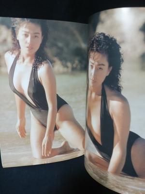 YOSHIE MODE 柏原芳恵　写真集 Amazon.co.jp: 柏原芳恵写真集 「YOSHIE MODE」初版 : おもちゃ