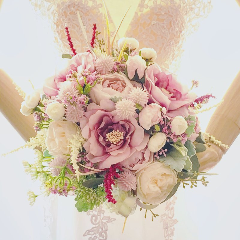 モーブピンクのバラ、クラッチブーケ、アーティフィシャルフラワー、造花ブーケ、くすみピンク、エレガント