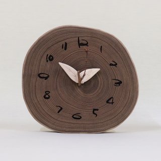 <span class='ic03'>送料無料</span>木の時計　『切り株時計』　 エンジュ　クォーツ clock-k-28