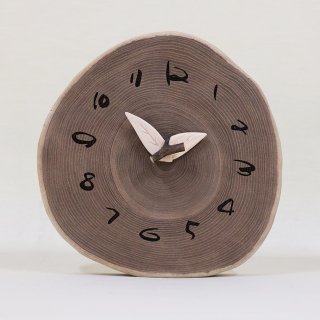 <span class='ic03'>送料無料</span>木の時計　『切り株時計』　 エンジュ　クォーツ clock-k-45