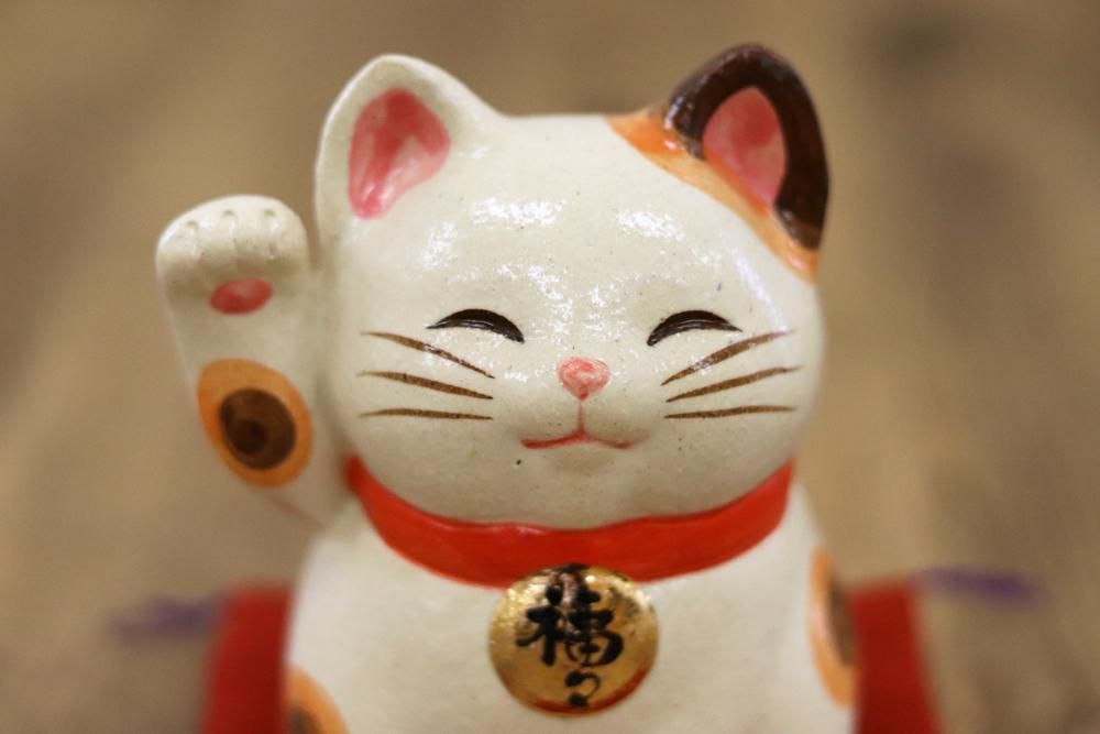 招き猫 陶器製 置物 高さ11.5cm 招き猫 陶器製 置物 高さ11.5cm