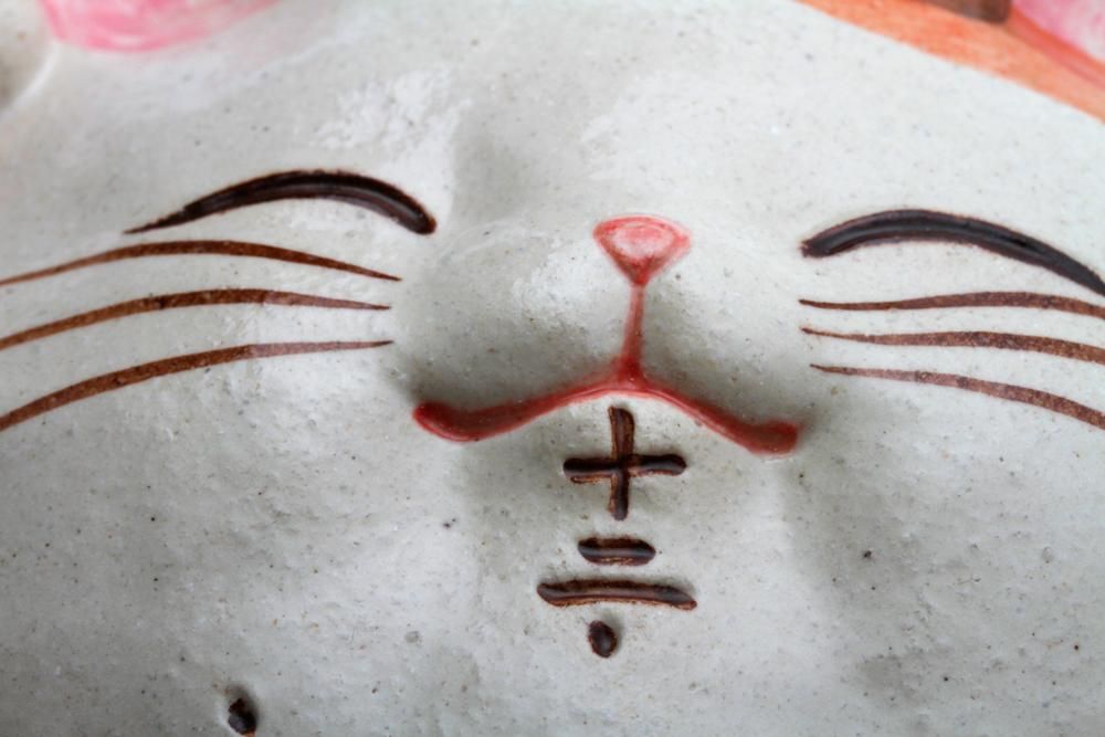 福々招き猫 陶器の尾振り掛時計 - クラフト悠季 福々招き猫 陶器の尾振り掛時計 - クラフト悠季