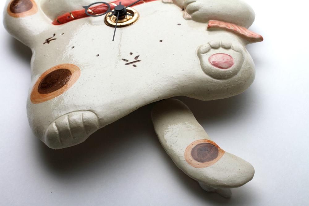 福々招き猫 陶器の尾振り掛時計 - クラフト悠季