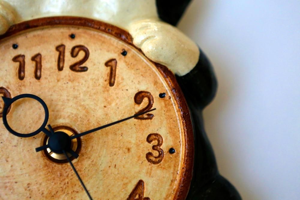 陶器の掛時計 福々招き猫 ハチ尾振 - クラフト悠季