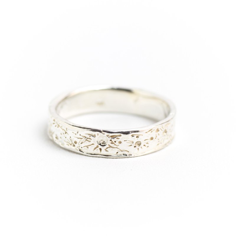 MOON CRATER RING 4MM