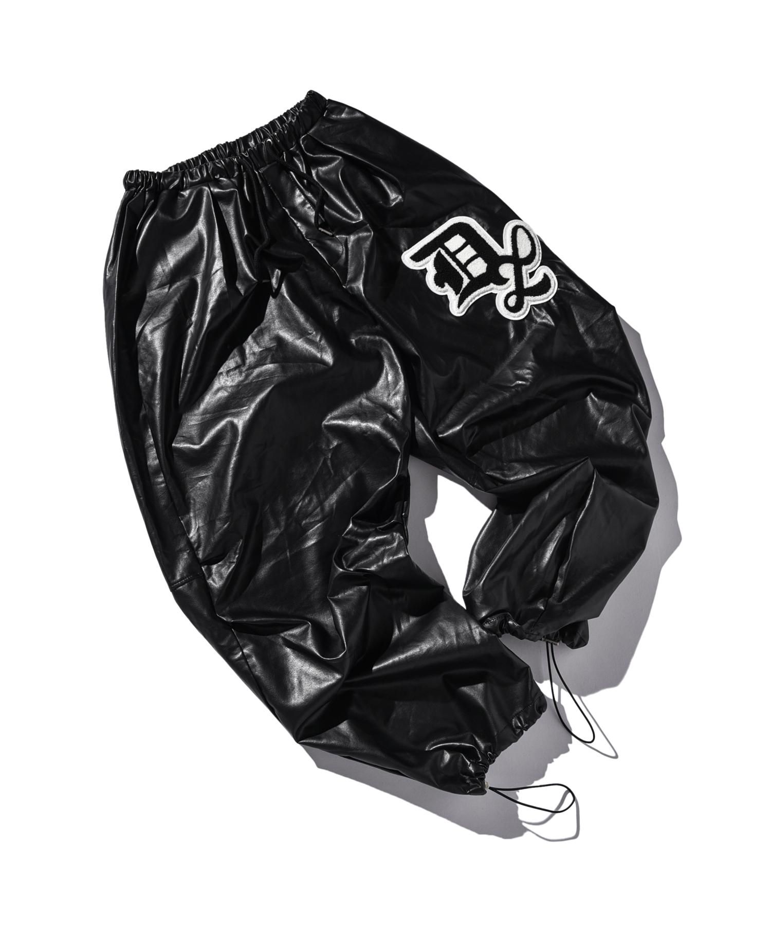 DUALISM/DLSM(デュアリズム) カーゴパンツ TEAM LOGO PU LETHER CARGO