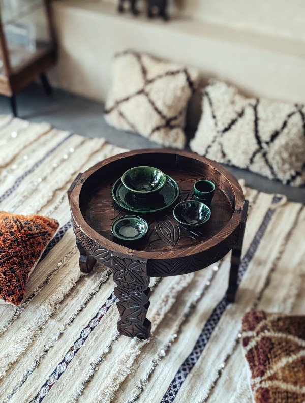 モロッコの木製テーブル