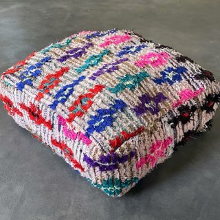 vintage rug POUF<img class='new_mark_img2' src='https://img.shop-pro.jp/img/new/icons14.gif' style='border:none;display:inline;margin:0px;padding:0px;width:auto;' />