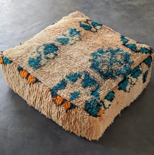 vintage rug POUF
