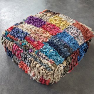 vintage rug POUF<img class='new_mark_img2' src='https://img.shop-pro.jp/img/new/icons14.gif' style='border:none;display:inline;margin:0px;padding:0px;width:auto;' />
