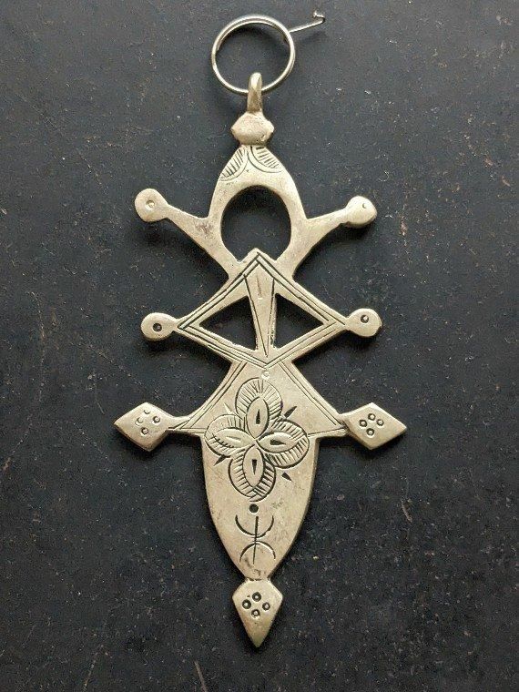 砂漠の民トゥアレグ族のシンボルトゥアレグクロス/オーナメントOM26