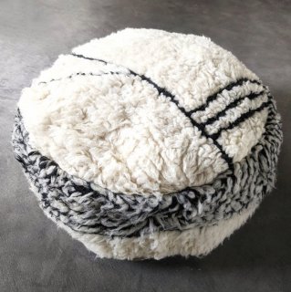 beniouarain rug POUF<img class='new_mark_img2' src='https://img.shop-pro.jp/img/new/icons14.gif' style='border:none;display:inline;margin:0px;padding:0px;width:auto;' />