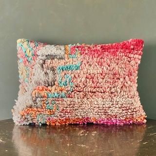 vintage rug Cushion Cover<img class='new_mark_img2' src='https://img.shop-pro.jp/img/new/icons14.gif' style='border:none;display:inline;margin:0px;padding:0px;width:auto;' />