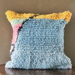 vintage rug Cushion Cover<img class='new_mark_img2' src='https://img.shop-pro.jp/img/new/icons14.gif' style='border:none;display:inline;margin:0px;padding:0px;width:auto;' />