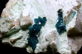 Dioptase:翠銅鉱(ナミビア産）