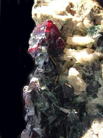 赤銅鉱 : Cuprite - サイバークリスタルズ☆鉱物標本