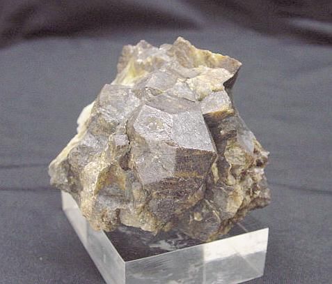 鉄バン柘榴石：Almandine (石川鉱山) サイバークリスタルズ