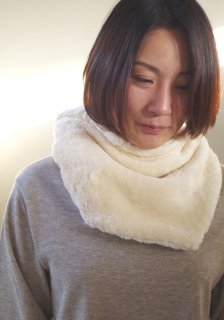 Organic Cotton Fur 生成り色　変形△マフラー