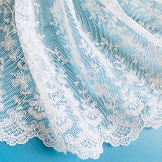<img class='new_mark_img1' src='https://img.shop-pro.jp/img/new/icons5.gif' style='border:none;display:inline;margin:0px;padding:0px;width:auto;' />LRO4015 綿刺繍チュール　26ｃｍ幅