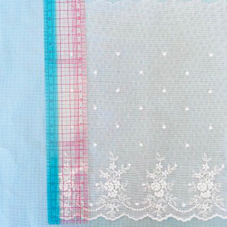 <img class='new_mark_img1' src='https://img.shop-pro.jp/img/new/icons5.gif' style='border:none;display:inline;margin:0px;padding:0px;width:auto;' />LRO4008　綿刺繍チュール　26ｃｍ幅