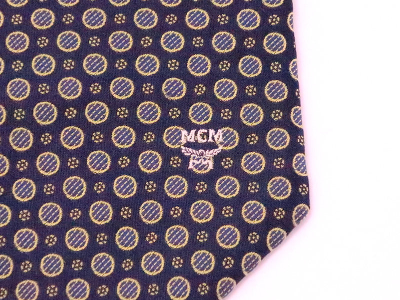 MCMのドット柄ネイビーカラーネクタイ