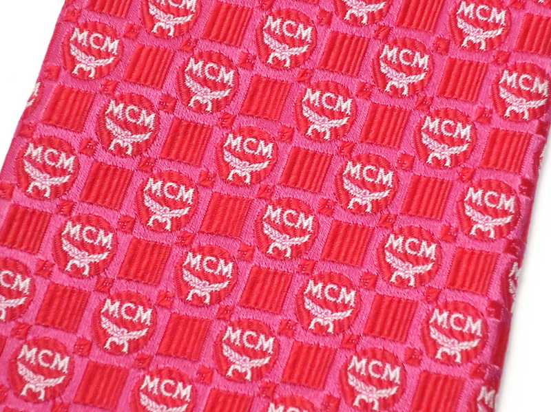 MCMのレッドカラー月桂樹ロゴマークネクタイ