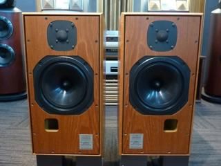 新品未開封）英国Monitor Audio創立50周年記念　国内50台限定販売品 Monitor Audio、英国伝統“ヘリテージグリーン”の50周年記念