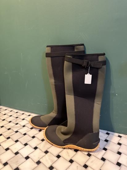 flea marketPLAN C garden boots