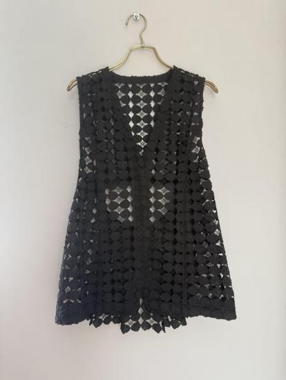 flea market styling / lace setup