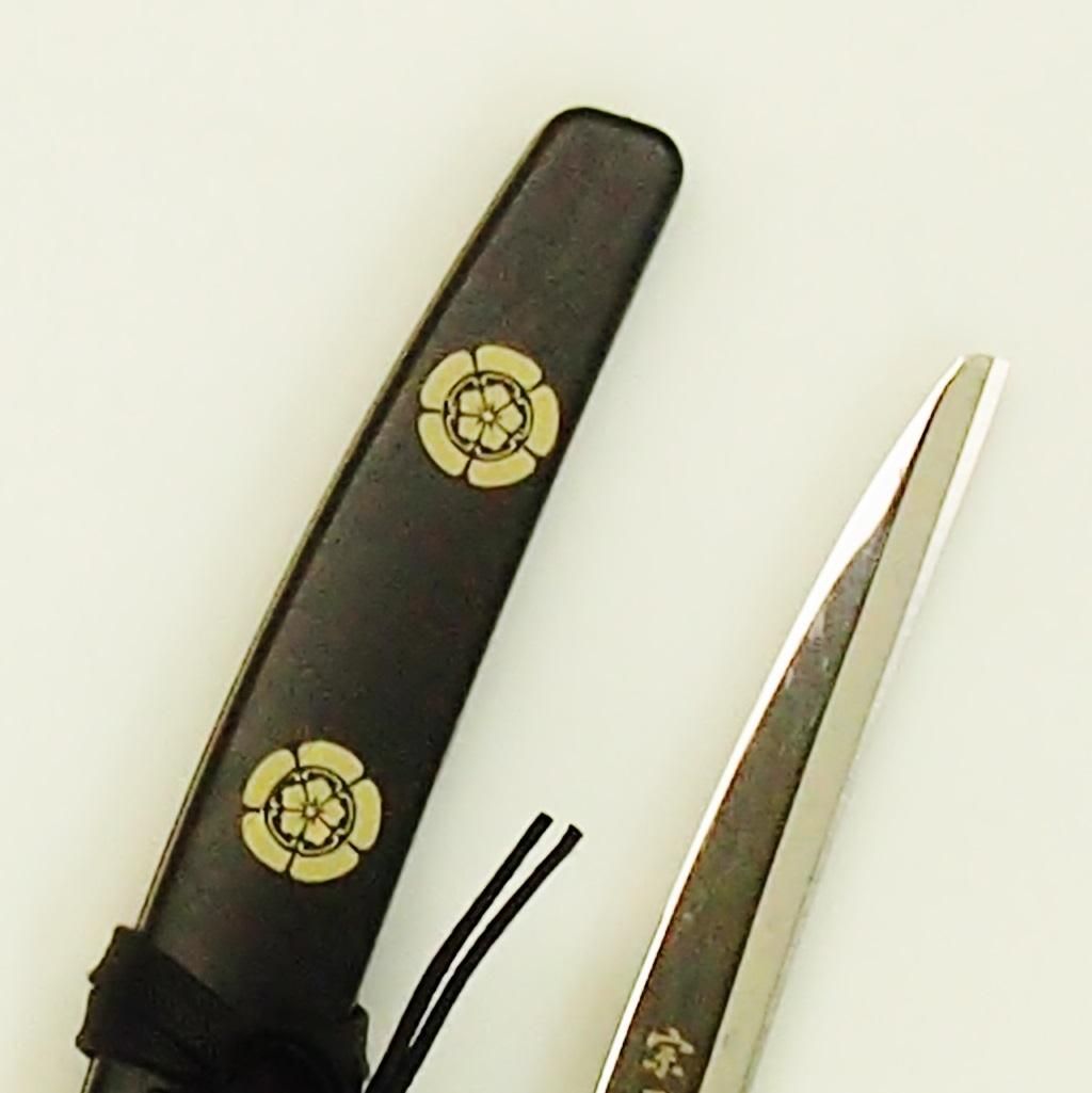 日本刀はさみ 織田信長モデル ハンドル 桐箱入り ニッケン刃物 日本刀はさみ／織田信長モデル | ライトアップ