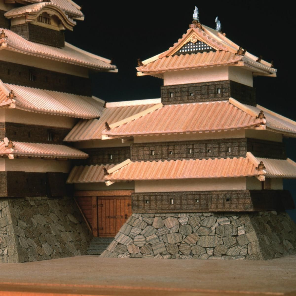 国宝松本城 プラモデル 組立済完成品 （1/150 松本城（改良版