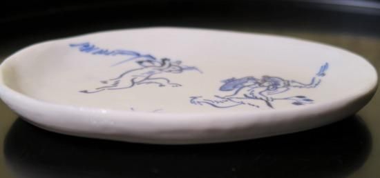 手描き染付鳥獣戯画追いかけっこ小判皿 - 京都祇園の和食器