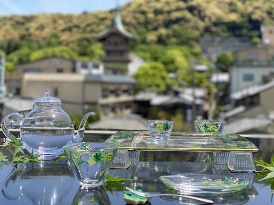 京絵付け手描きガラス青もみじ皿 - 京都祇園の和食器・清水焼の