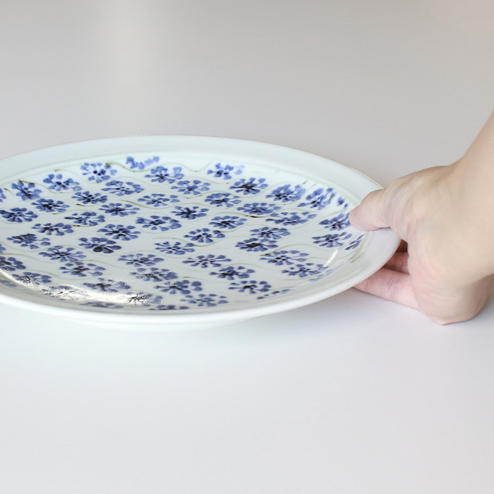 藍色花模様の大皿