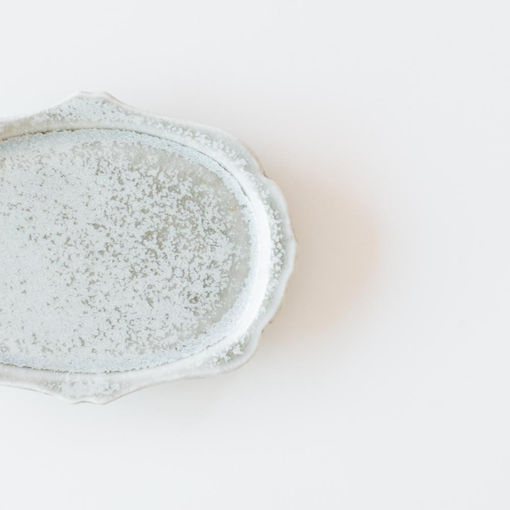 広瀬佳子 洋皿 S (氷灰) - 作家さんの器と暮らしにまつわる道具のお店 ... 広瀬佳子さん