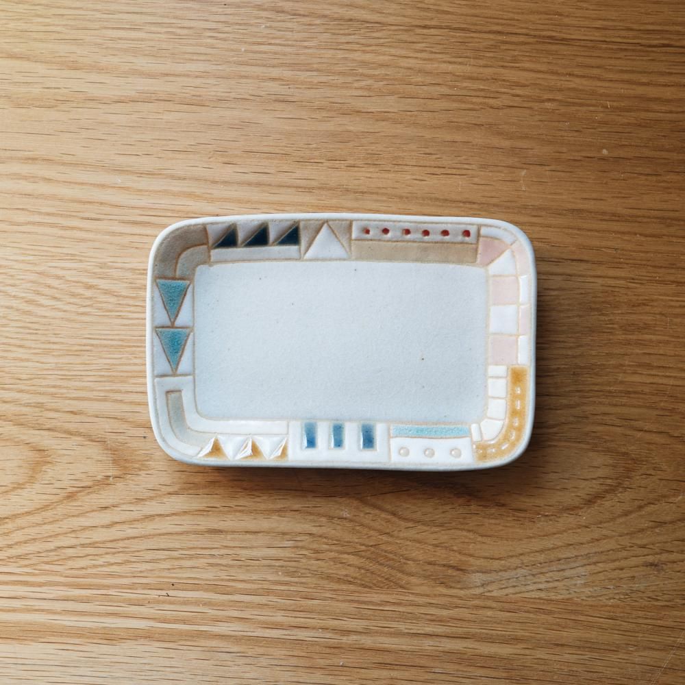 古川真紀子 - 作家さんの器と暮らしにまつわる道具のお店｜イロドリ