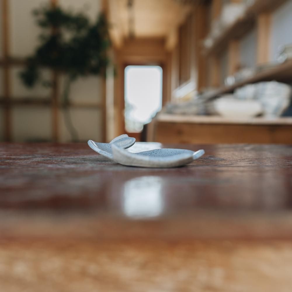 苔色工房 すわりうさぎ豆皿 (2020年3月企画展) 2