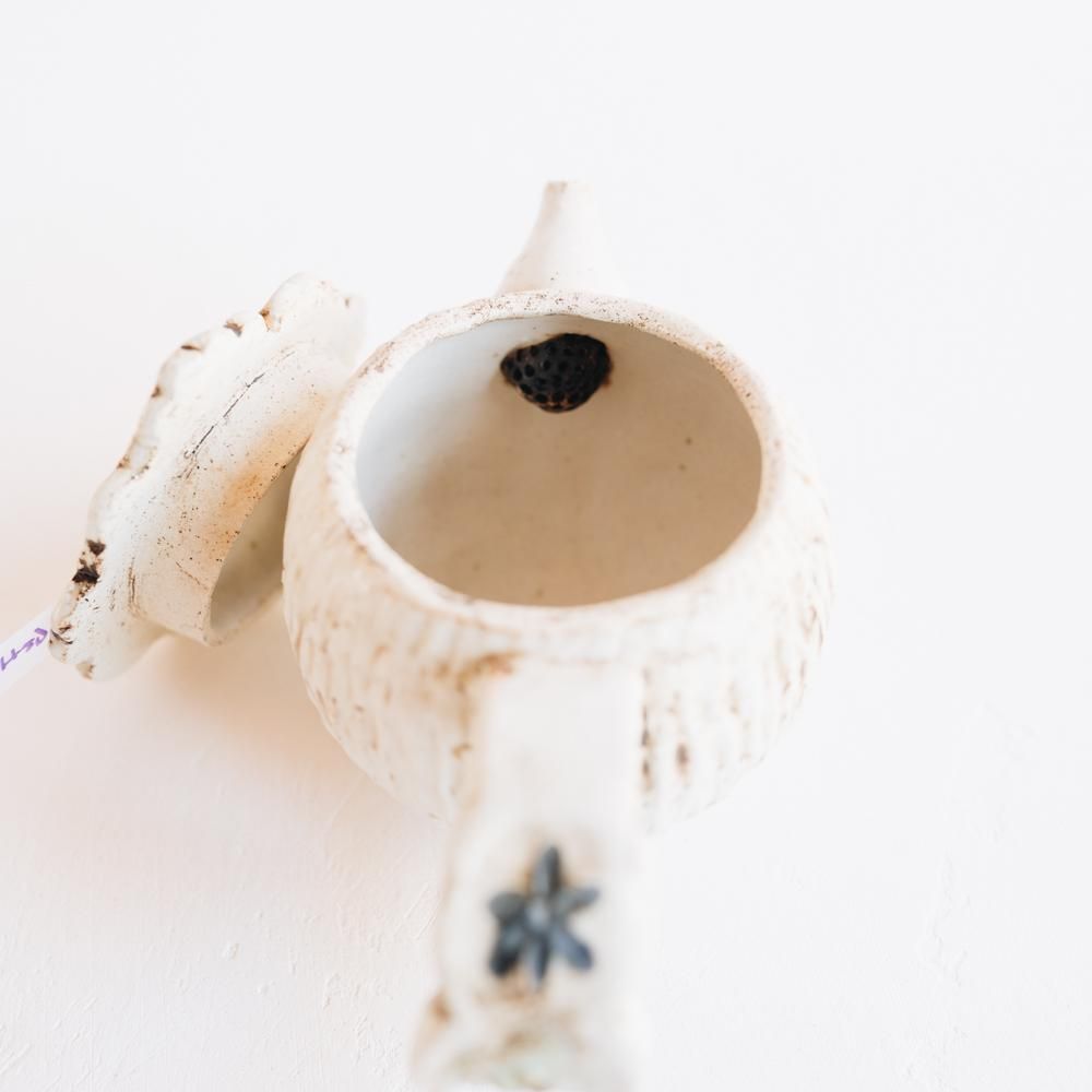 本田あつみさん　ティーポット　ドイリー　白 作家さんの器と暮らしにまつわる道具のお店｜イロドリ