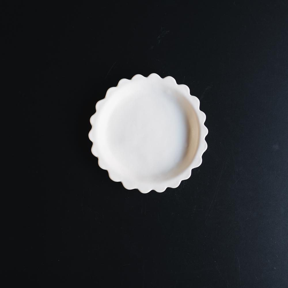 長浜由起子 - 作家さんの器と暮らしにまつわる道具のお店｜イロドリ